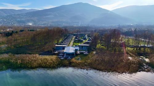 Yanik Complejo | Hilloria Tatil Köyü
