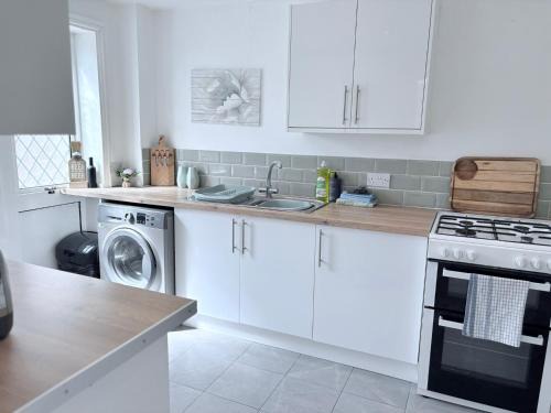 Llanedeyrn Casa | Hillrise - 3 bedroom house with garden