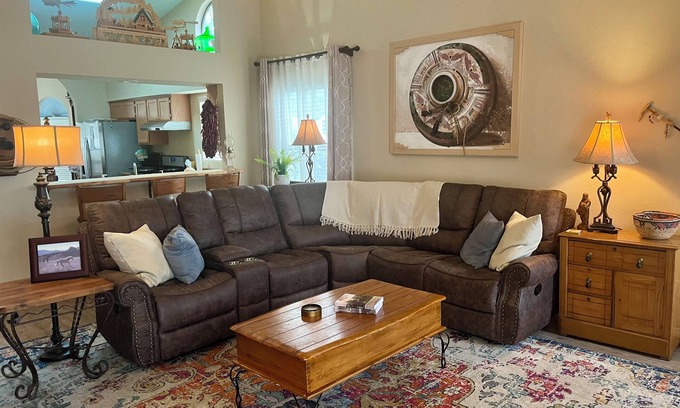 Sierra Vista Casa | Hill’s Old West Retreat