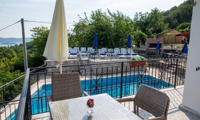 Mrcevac Apartamento | Apartamento en la ladera con impresionantes vistas al mar y a las montañas, mar a 2 km, piscina