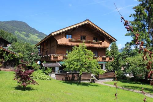 Fuegen Apartamento | HILLSIDE Apartments Pircher
