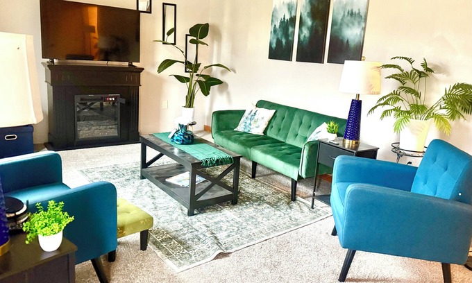 Charleston Casa | HILLSIDE CHARMER 4-bedroom, 2-bathroom house in delightful South Charleston.