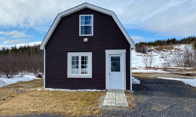 Terra Nova Cabina | Hillside Cottage, 5 minutes to Stephenville, skiing and snowmobile trails.