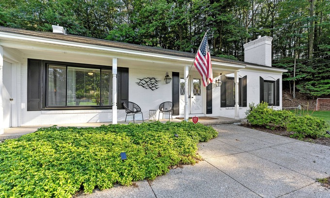 Norton Shores Casa | Hillside Cottage- Great Vacation Rental with Private Pool