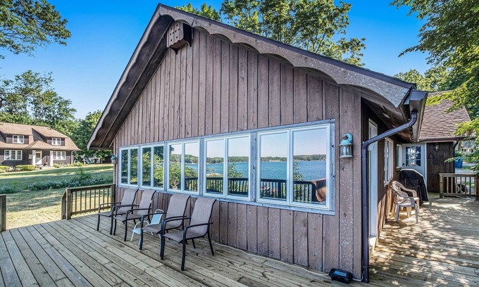 Kendall Casa | Hillside Cottage on Gravel Lake