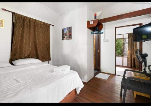 Tanah Rata Cabina | Hillside cottage reflesia room