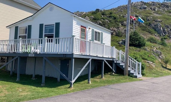 Twillingate Casa | Hillside Cottage Summ
