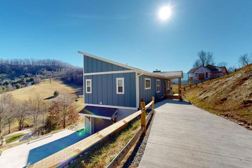 Waynesville Casa | Hillside Escape