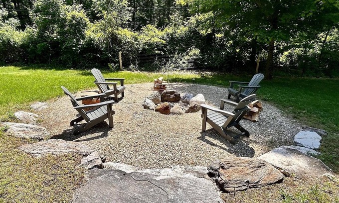 Ashley Falls Casa | Hillside Haus: 4-Season Cabin Close to Catamount, Butternut, Great Barrington