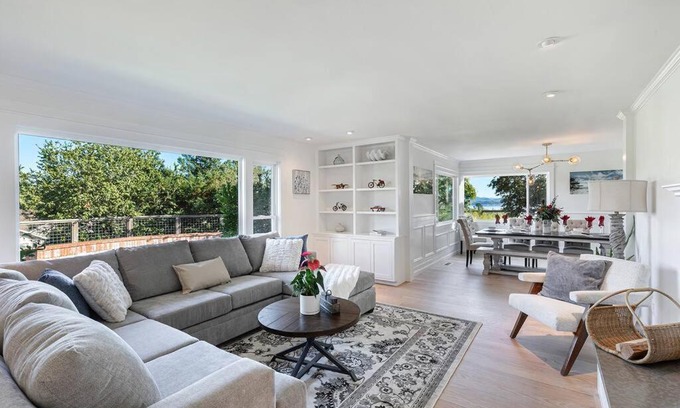 Country Club Casa | Hillside Haven: Bayview Pool & Hot Tub