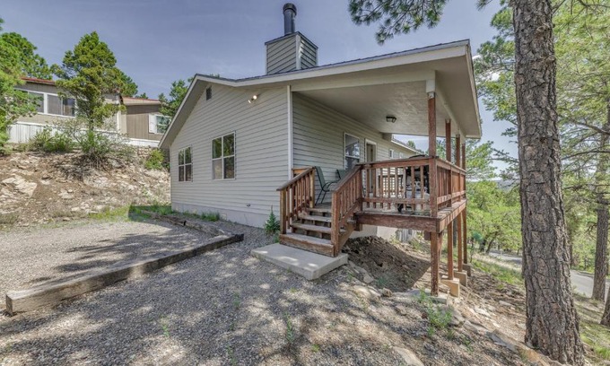 Ruidoso Casa | Hillside Haven with Deck Less Than 2 Miles to Dwtn Ruidoso!