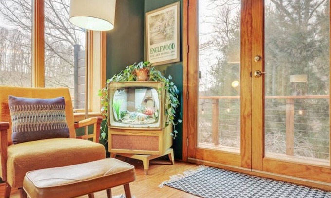White Hall Casa | Hillside Haven with Outdoor Tubs + Vintage Library