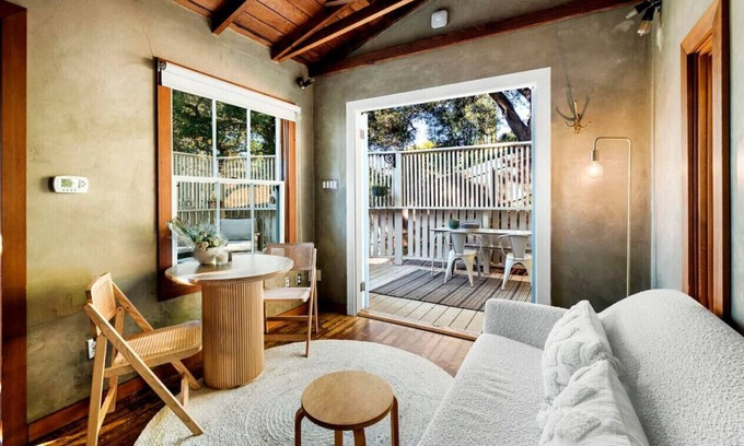 Topanga Casa | Hillside Hideaway Guest House in Topanga Canyon