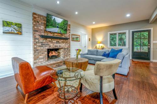 Pisgah Forest Casa | Hillside Hideaway
