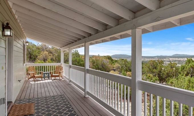 Williams Casa | Hillside Hideaway