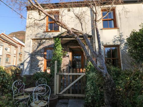 Pentre Casa | Hillside Holiday Cottage