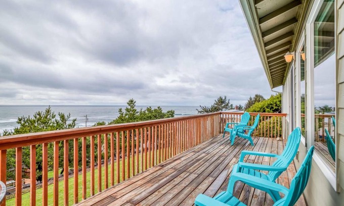 Roads End Casa | Hillside House