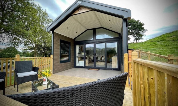 Rhayader Cabaña | Hillside Lodge - Cabin sleeping 6 guests in 1 bedroom