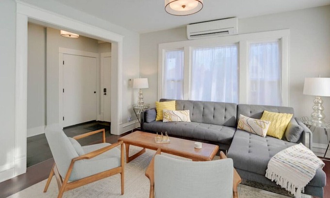 Magnolia Casa | ♛Hillside Magnolia Retreat♛~ Downtown Location ~