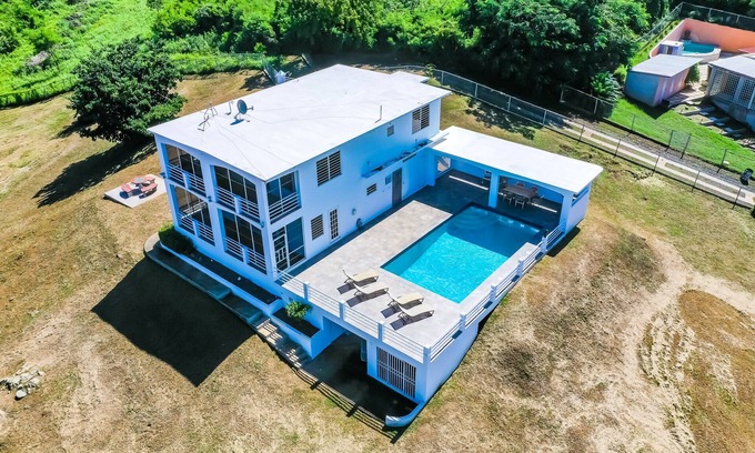 Villa Borinquen Casa | Hillside Over The Atlantic EIN: 66-0838643 Número de registro de PR LLC: 352574