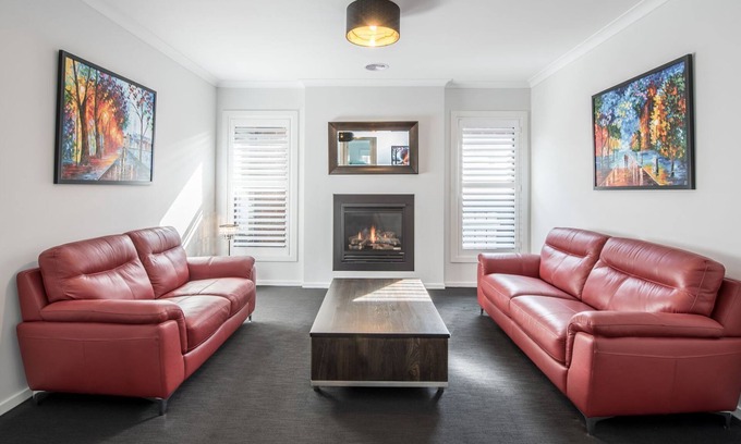 Torquay Casa | Hillside Paradise Torquay - Sleeps 18 - Strictly Families
