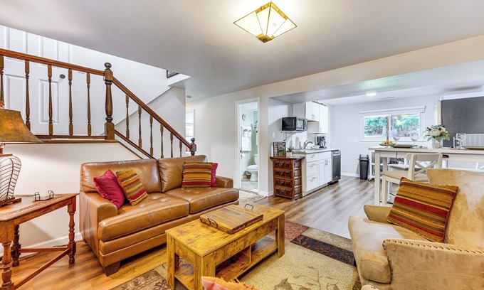 Northeast Colorado Springs Apartamento | Hillside Place w/ Mountain Views ~ 8 Mi to Dtwn!