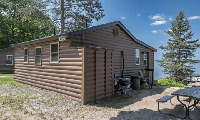 Phelps Cabina | Hillside Resort Cabin #6