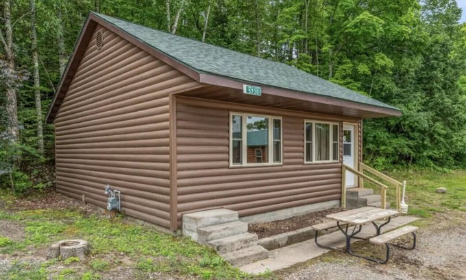 Phelps Cabina | Hillside Resort Cabin #9