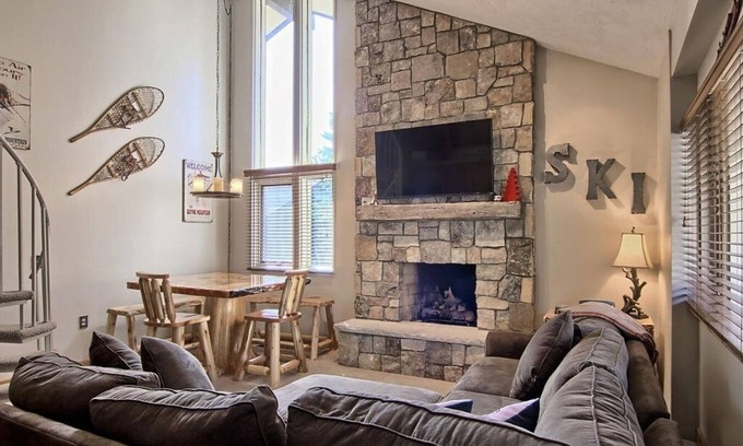Boyne City Condominio | Hillside: Sleeps 13: Golf Pool Lake