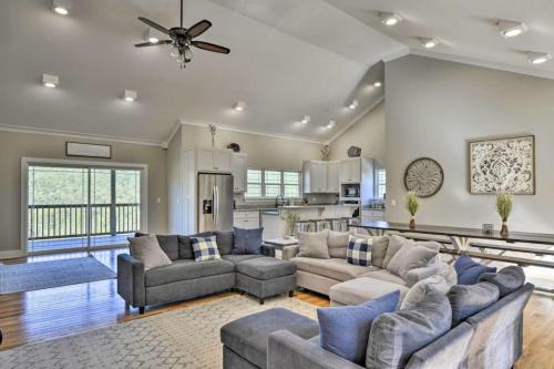 Trenton Casa | Hillside View on Tanglewood