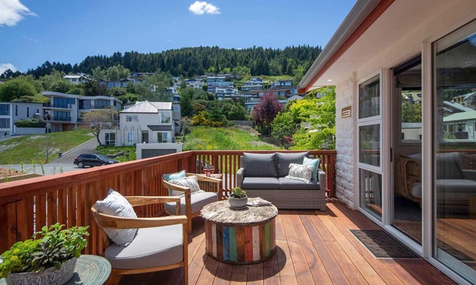 Queenstown City Centre Apartamento | Hillside Villa 3 – Modern 2BR Walk to Town & A/C