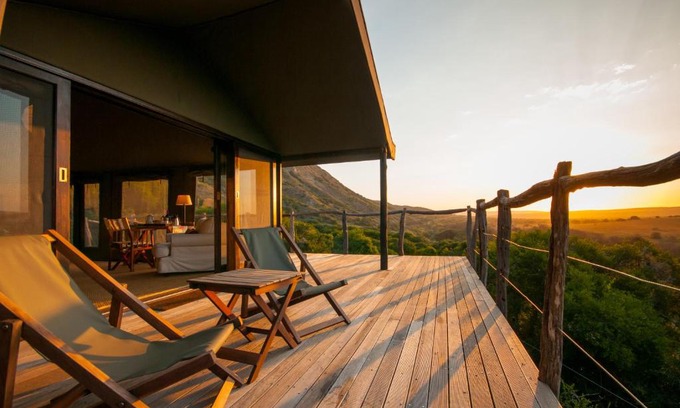 Sidbury Cabina | HillsNek Safari Camp – Amakhala Game Reserve