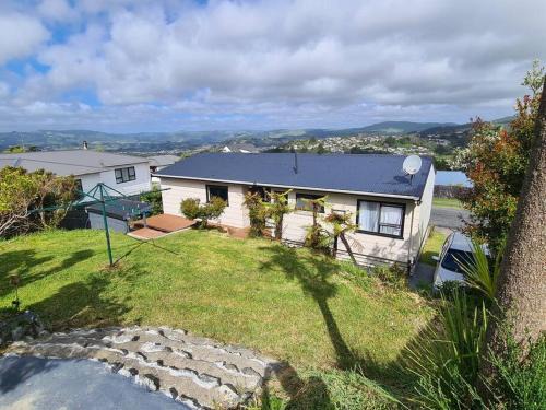 Porirua Casa | Hilltop Blue Sky House