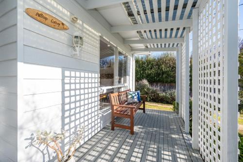 Blairgowrie Casa | Hilltop Cottage - Beachside Escape