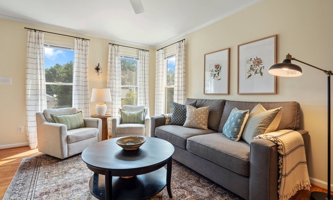 Northwest Raleigh Casa | Hilltop cottage - Midtown Raleigh - pet friendly