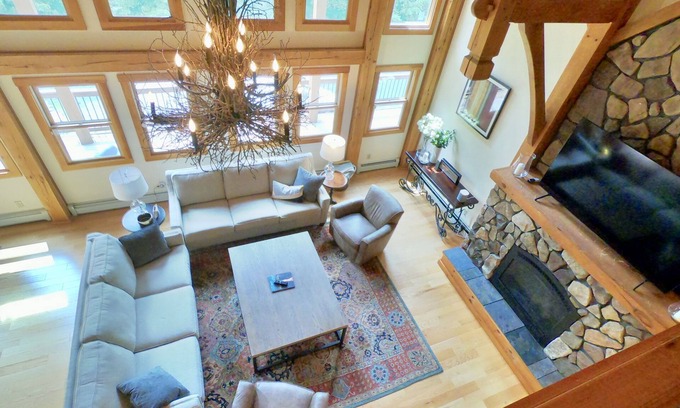 Hensonville Chalet De Esquí | Hilltop Family Escape - 5BR 5BA - Hot Tub & Mountain Views - 4 min. to slopes