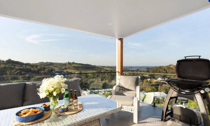 Kiama Casa | Hilltop Haven — Stay5 Pay 4