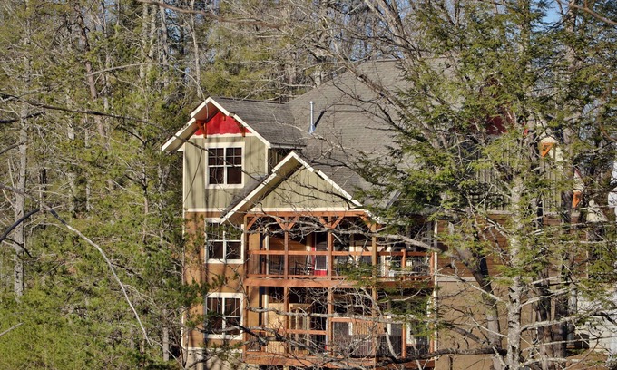 Gatlinburg Cabina | Hilltop Haven - Four Bedroom Chalet