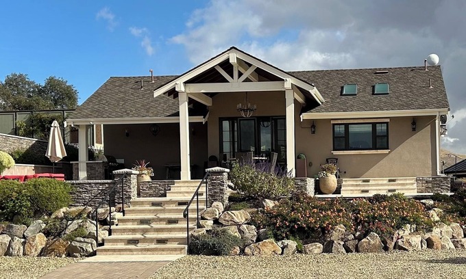 Mount Hamilton Casa | Hilltop Haven in secluded Valley - pet friendly