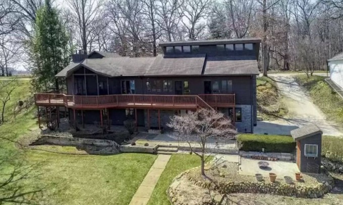 Union Casa | Hilltop Haven on Baldwin Lake (Union, MI) w/PONTOON