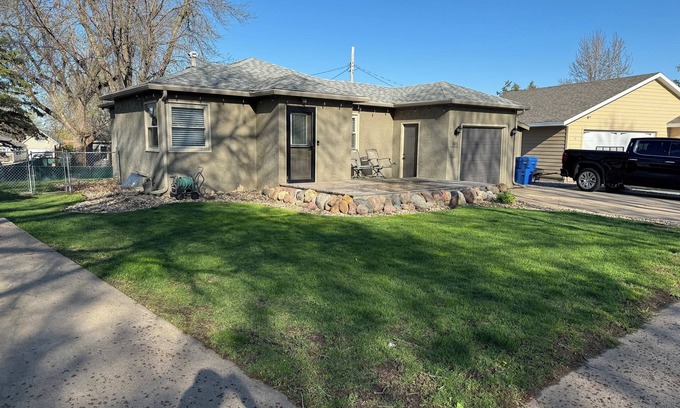 Sioux Falls Casa | Hilltop Heights Home. Safe neighborhood minutes from downtown.