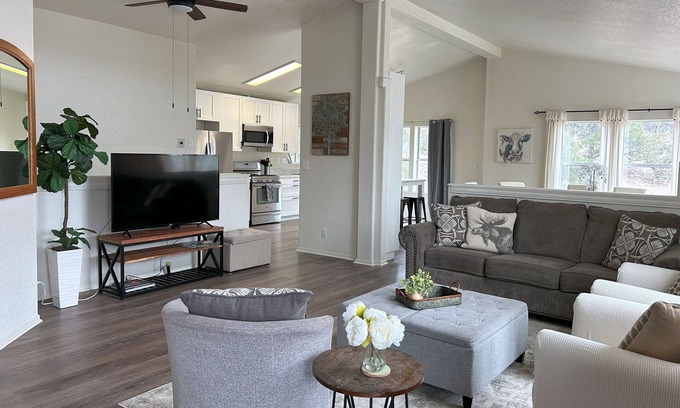 Glenwood Springs Casa | Hilltop Hideaway – Private Retreat - Mtn Views