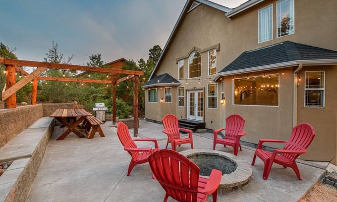 Show Low Casa | Hilltop Hideaway/ Backyard Retreat/ Huge Front deck/ 2 Fireplaces
