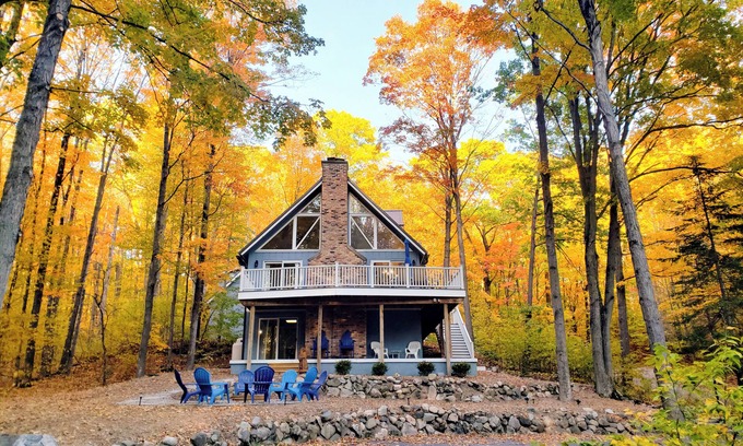 Bellaire Chalet De Esquí | Hilltop Hideaway Chalet UpNorth Shanty Creek, 3 Kings+Game Room+Firepit+Golf+Ski