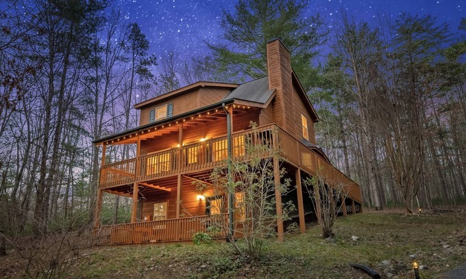 Blairsville Casa | Hilltop Hideaway - Summer Getaway, Nearby Lakes, Scenic Views, Porch & Fast WiFi