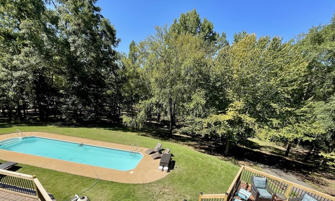 Northport Casa | Hilltop Hideaway-Family friendly gem-swimming pool, hot tub, games & more!