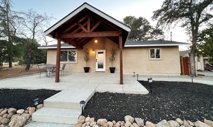 Loomis Casa | Hilltop House Penryn Rural vibe with a central location