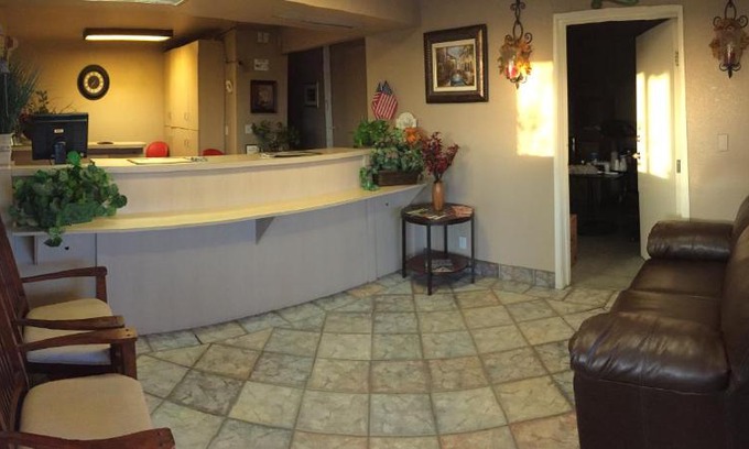Victorville Hotel | Hilltop Inn & Suites