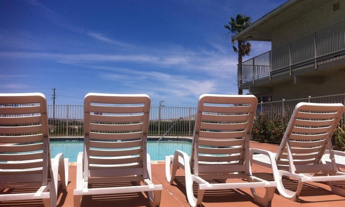 Victorville Hotel | Hilltop Inn & Suites
