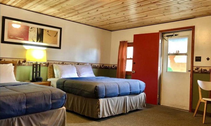 International Falls Cabina | Hilltop Lodge Standard Double - Room 107